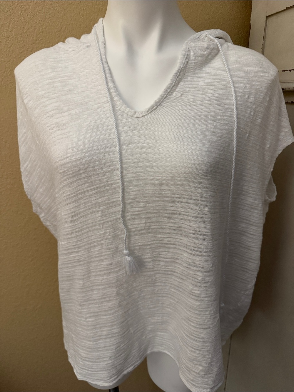 Vince Camuto White Hooded Short-Sleeve Sweatshirt - Picture 1 of 4